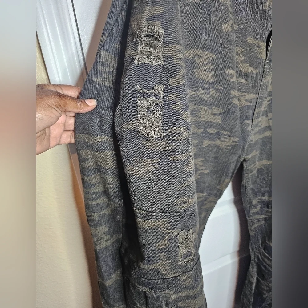Blind Trust Men's Big & Tall, Distressed Camo Jeans,Size 54X32 ✨️NWT✨️ - Picture 3 of 12